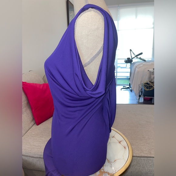 Long purple gown gold chain detail comfortable stretchy material - Picture 5 of 8